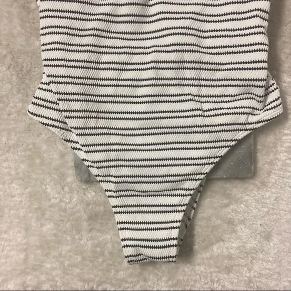 Abercrombie & Fitch One Piece Bathing Swimsuit Sz XS Black White Striped - Picture 4 of 8